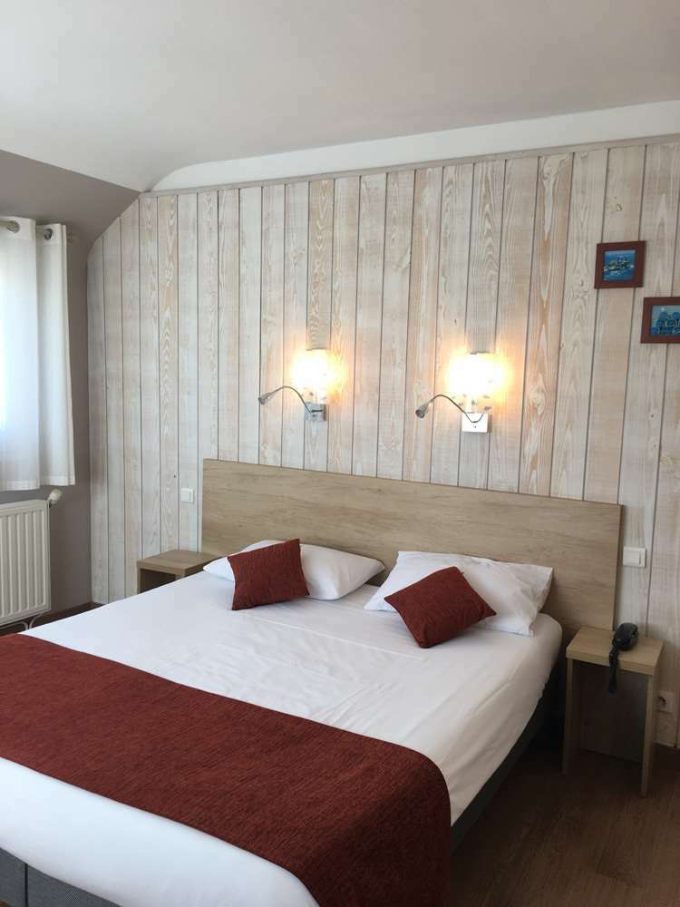 Brit Hotel Des Halles Concarneau Quarto foto